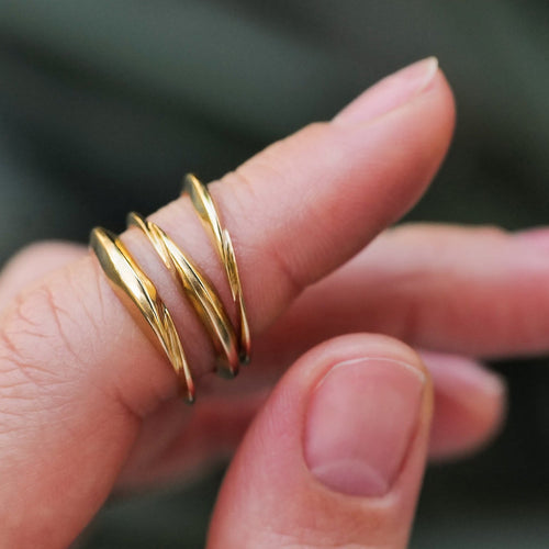 In Time Set in 18k Gold